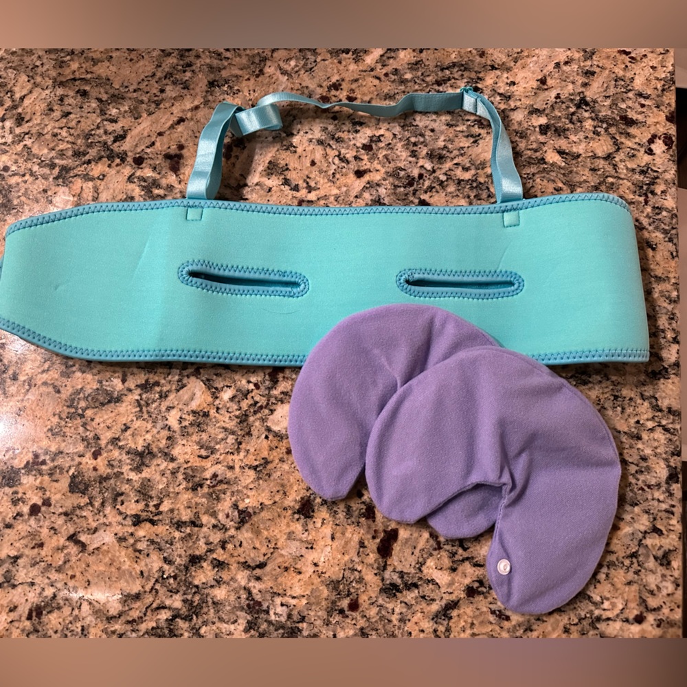La Vie pump strap and Lansinoh therapy packs